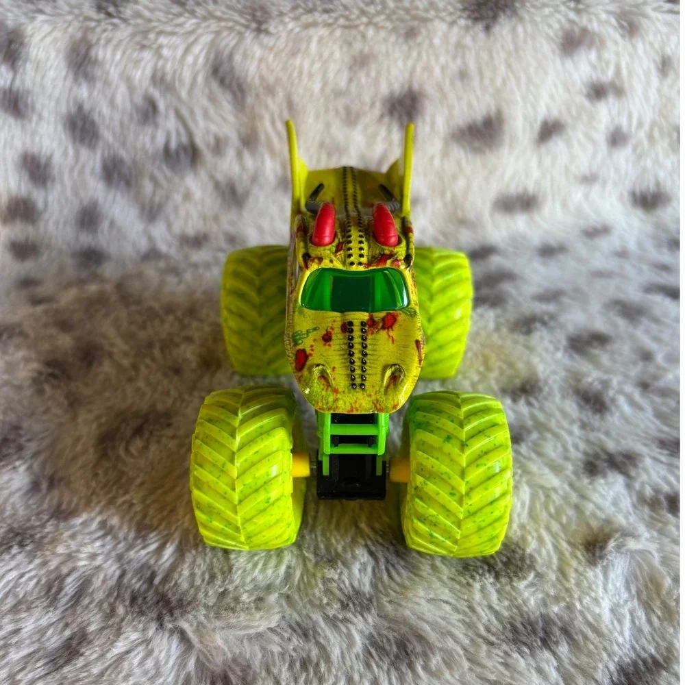 Monster Jam Dragon Monster Truck 1:64 Scale Die-Cast Toy Neon Green Yellow 2020